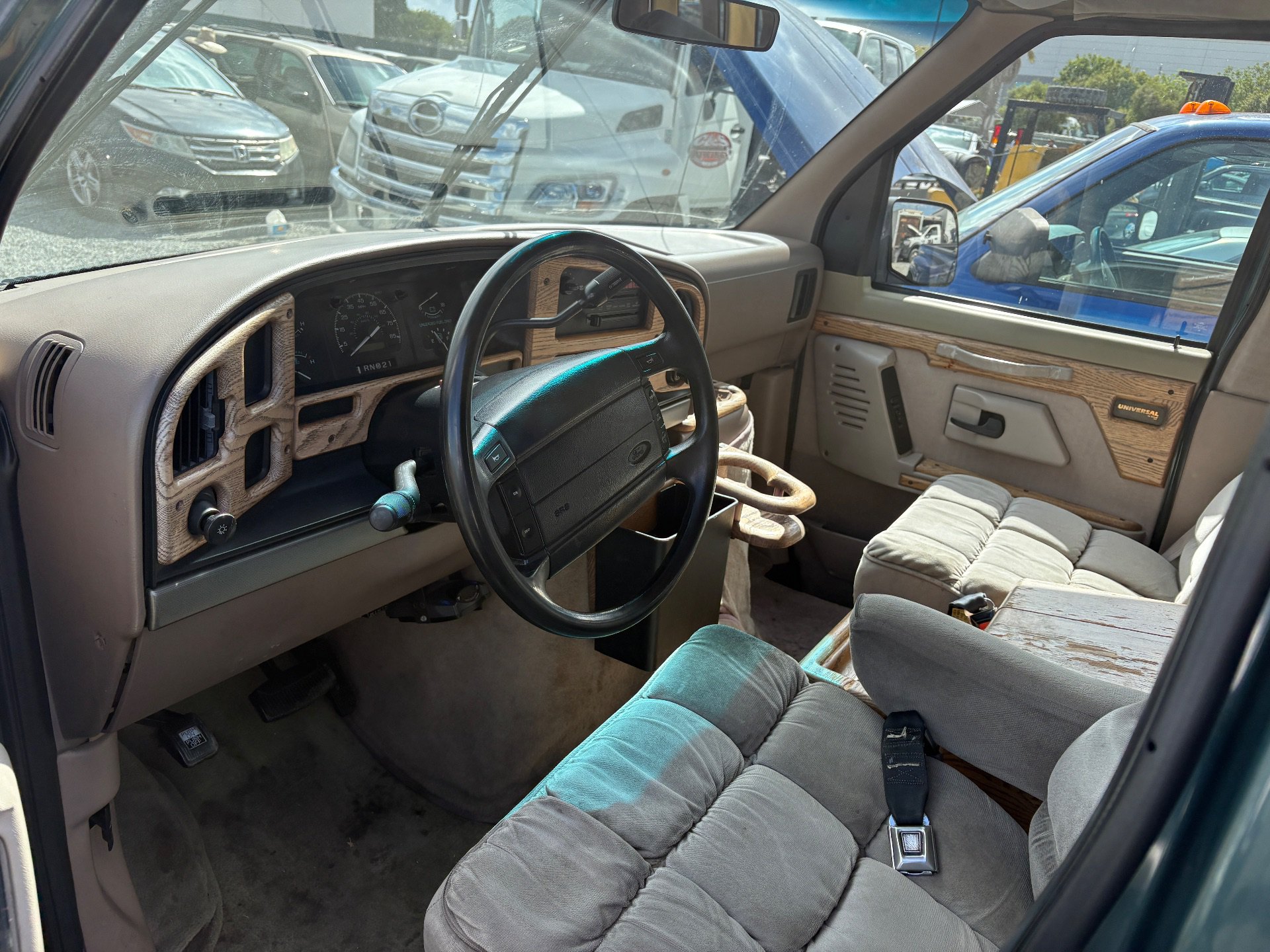 1996 FORD E150 — thumbnail 3