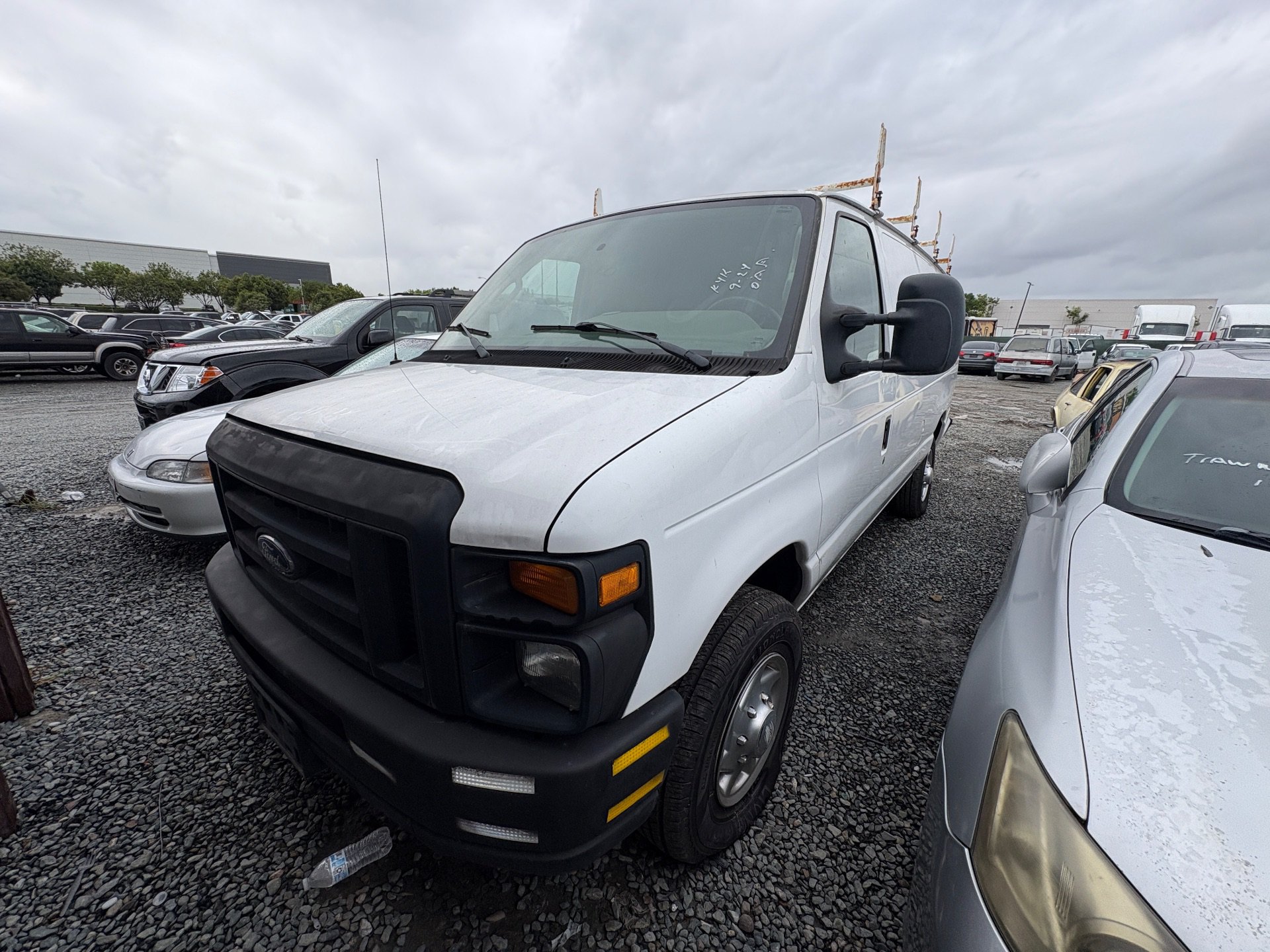 2011 FORD E350 — photo 1