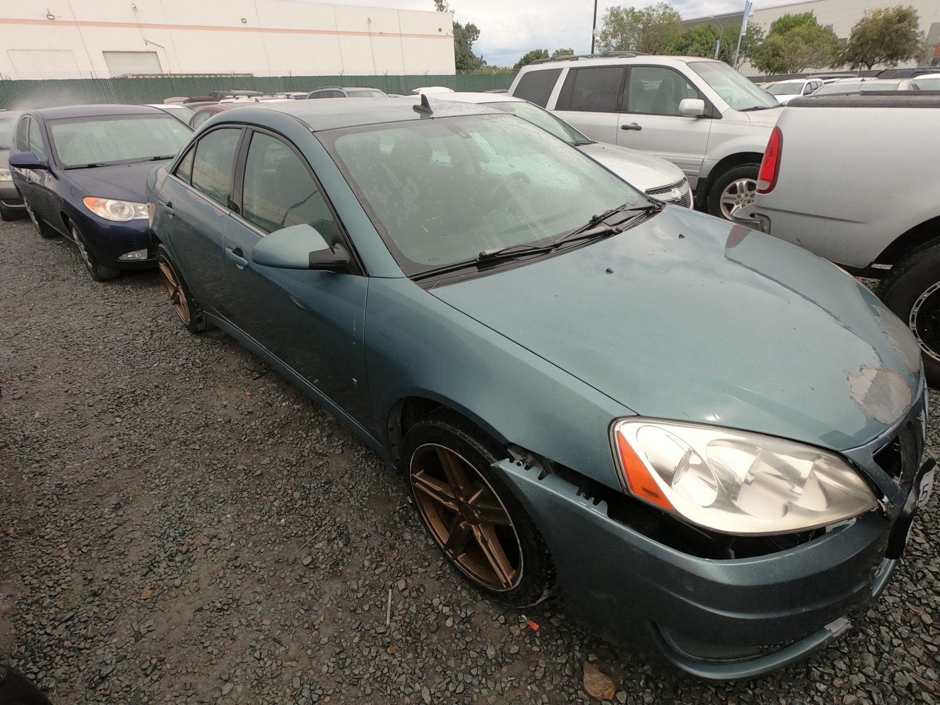 2009 PONTIAC G6 — thumbnail 2