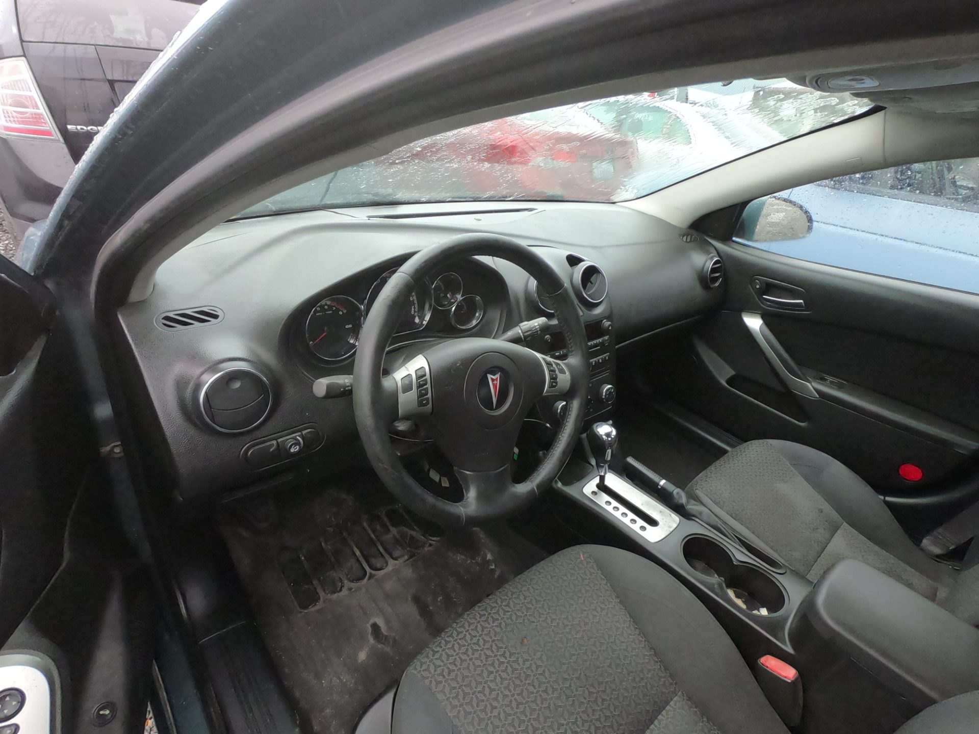 2009 PONTIAC G6 — thumbnail 4
