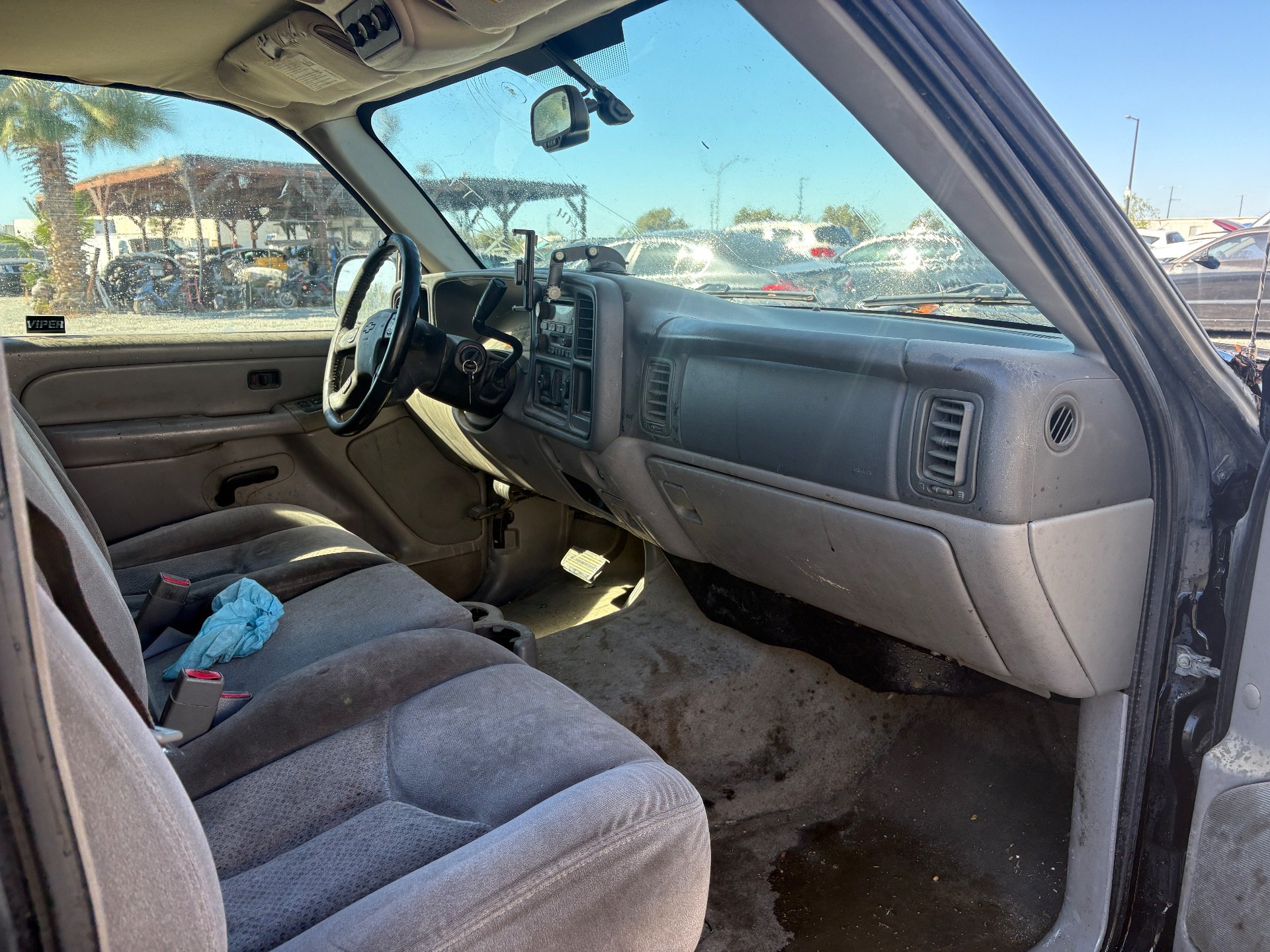 2005 CHEVY SUBURBAN — thumbnail 3