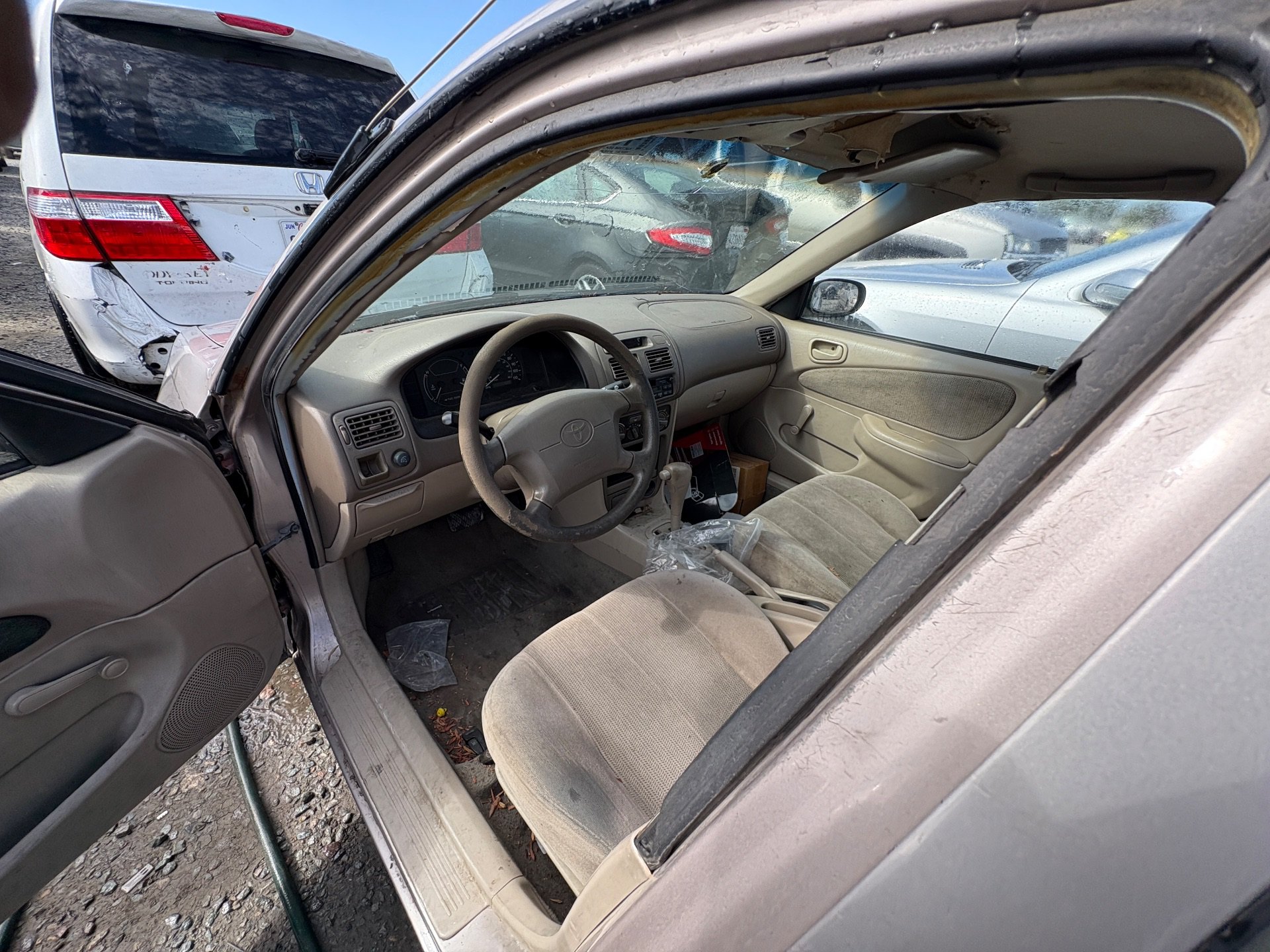 2001 TOYOTA COROLLA — thumbnail 3