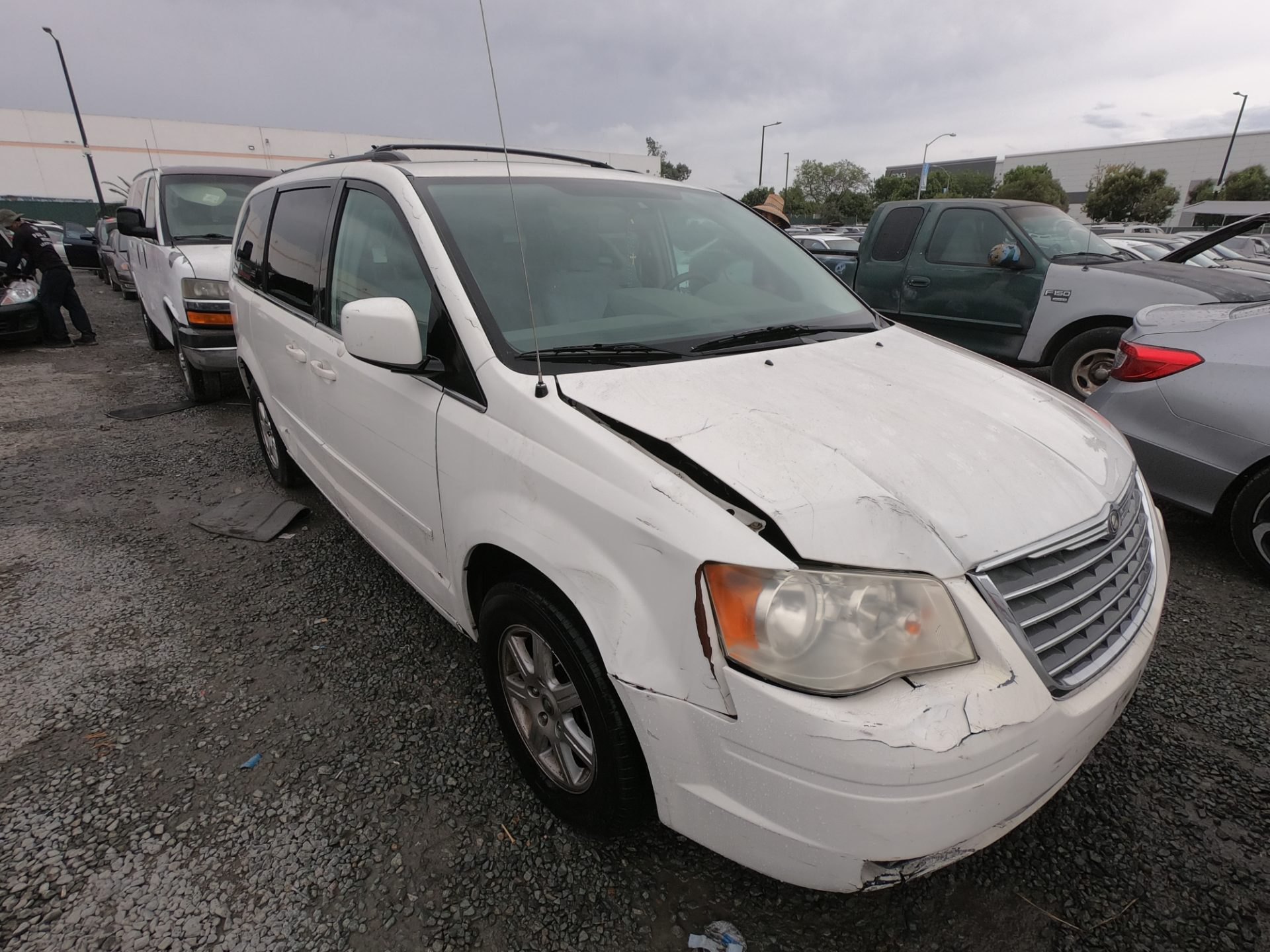 2008 CHRYSLER T&C — thumbnail 2