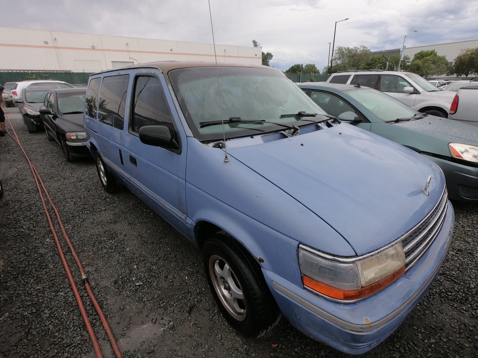 1993 PLYMOUTH VOYAGER — thumbnail 2