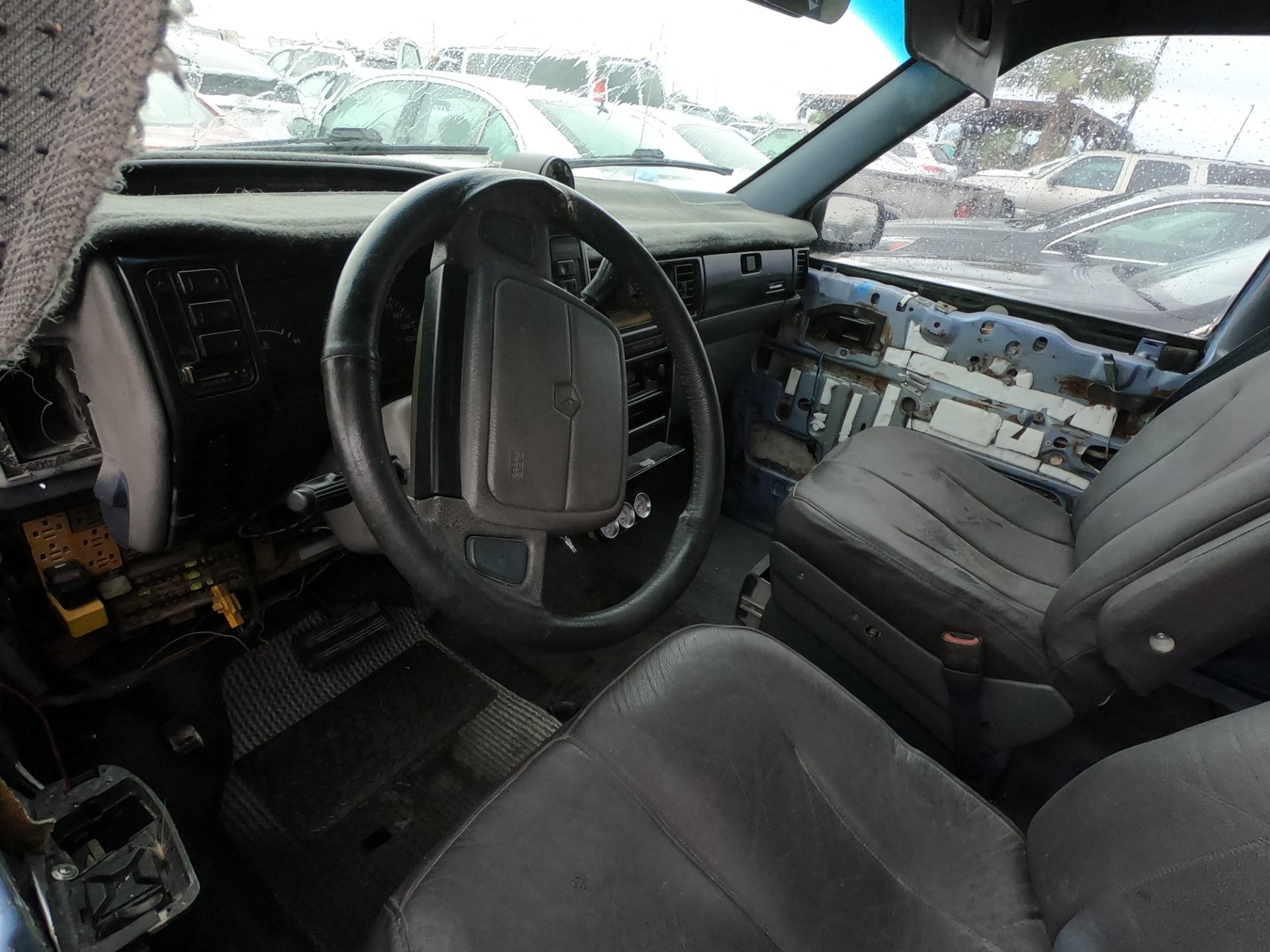 1993 PLYMOUTH VOYAGER — thumbnail 4
