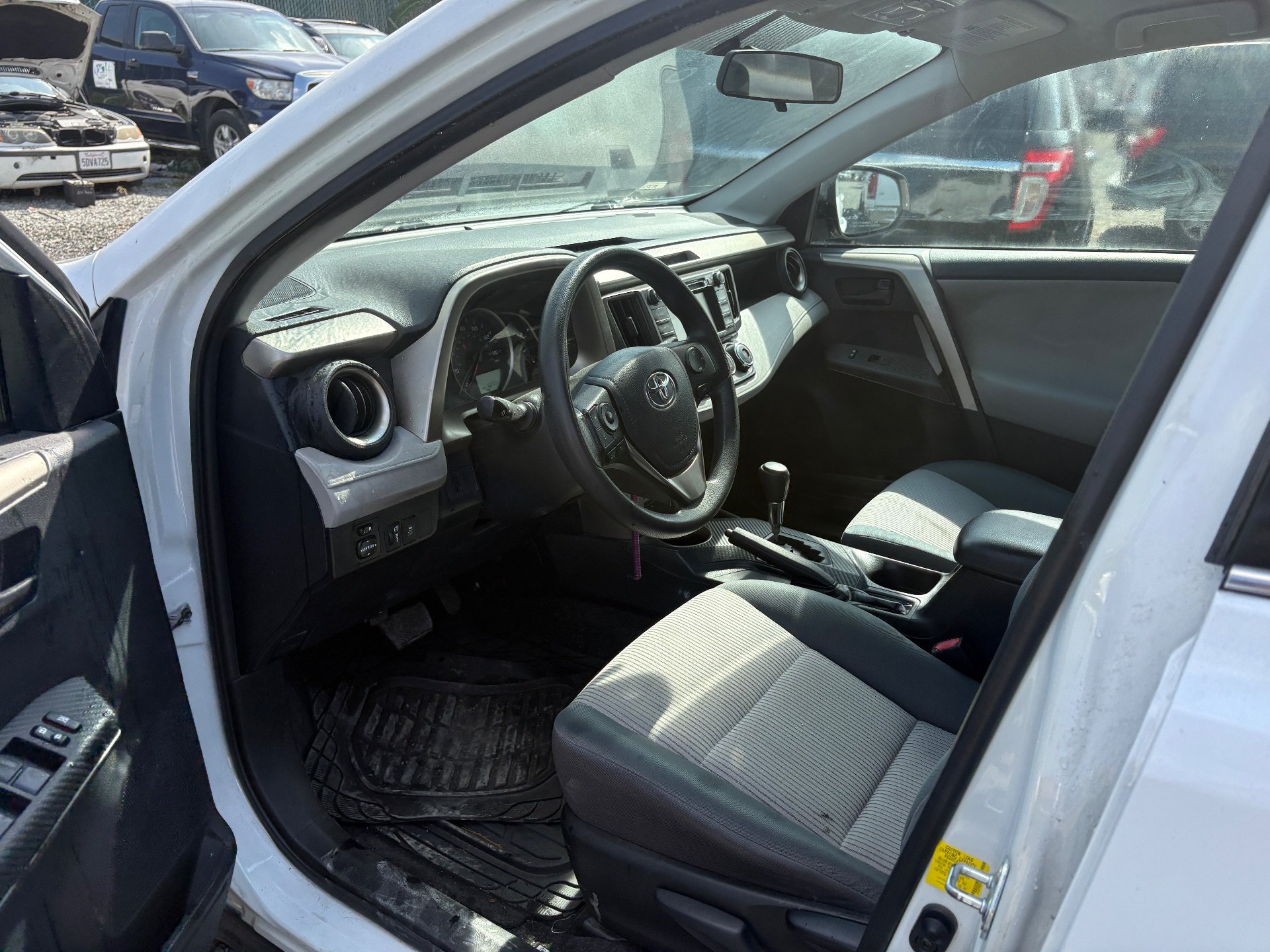 2014 TOYOTA RAV4 — thumbnail 3