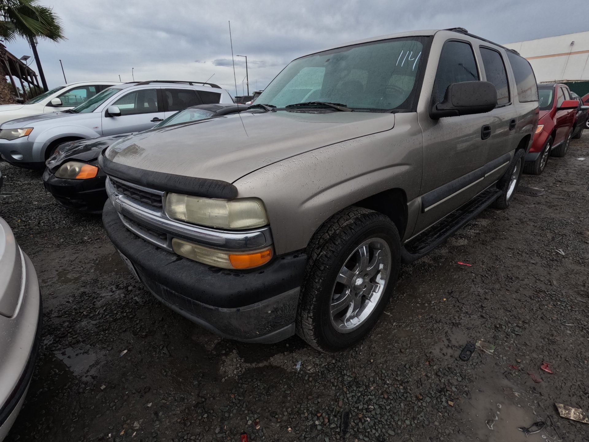 2002 CHEVY SUBURBAN — photo 1