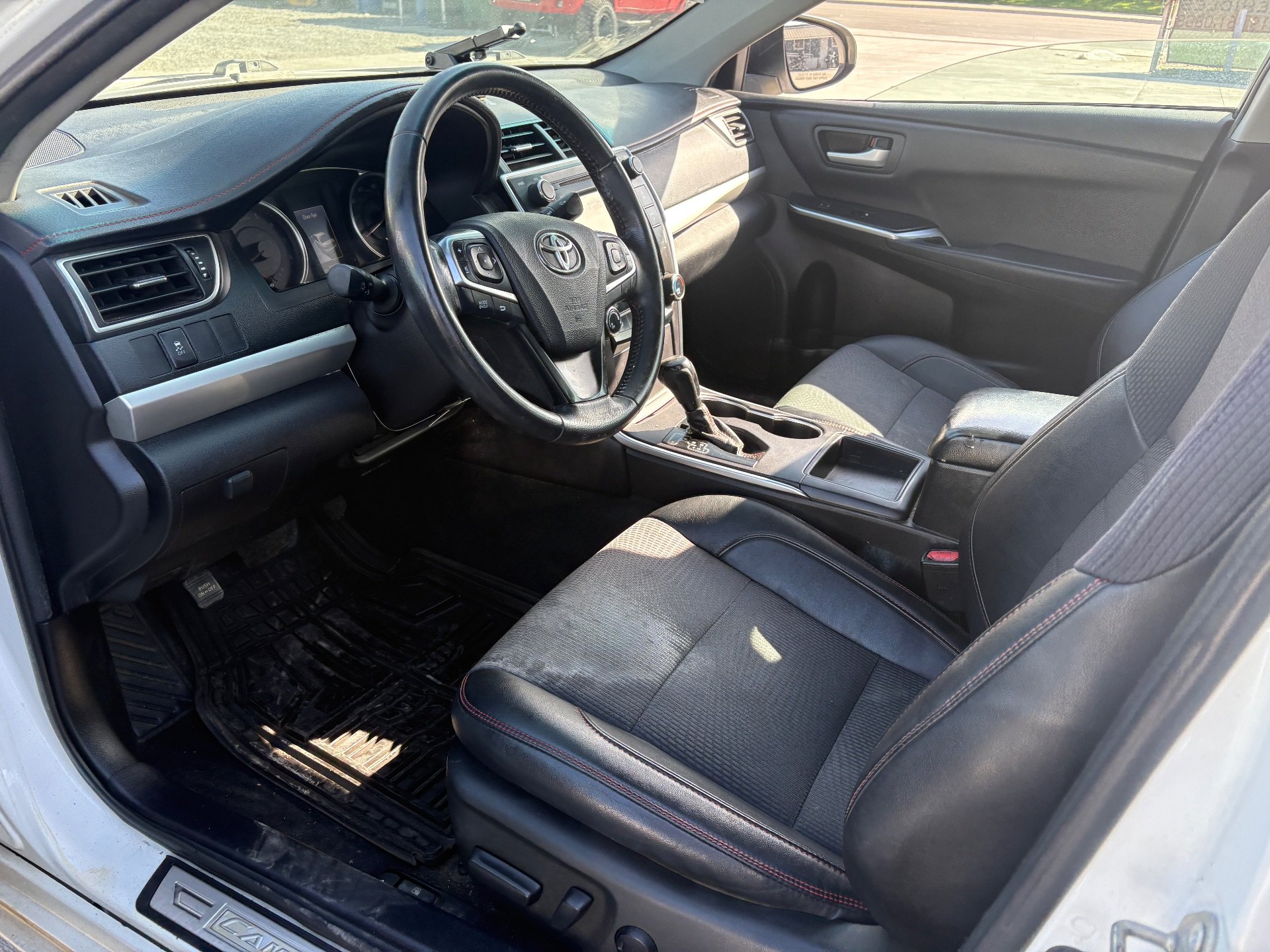 2017 TOYOTA CAMRY — thumbnail 3