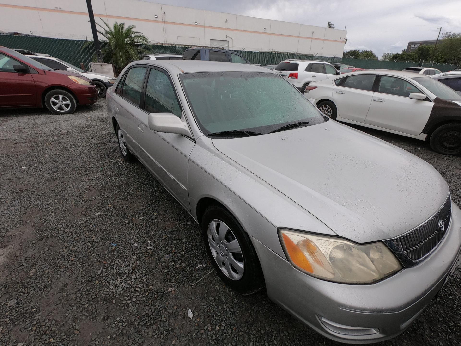 2001 TOYOTA AVALON — photo 1