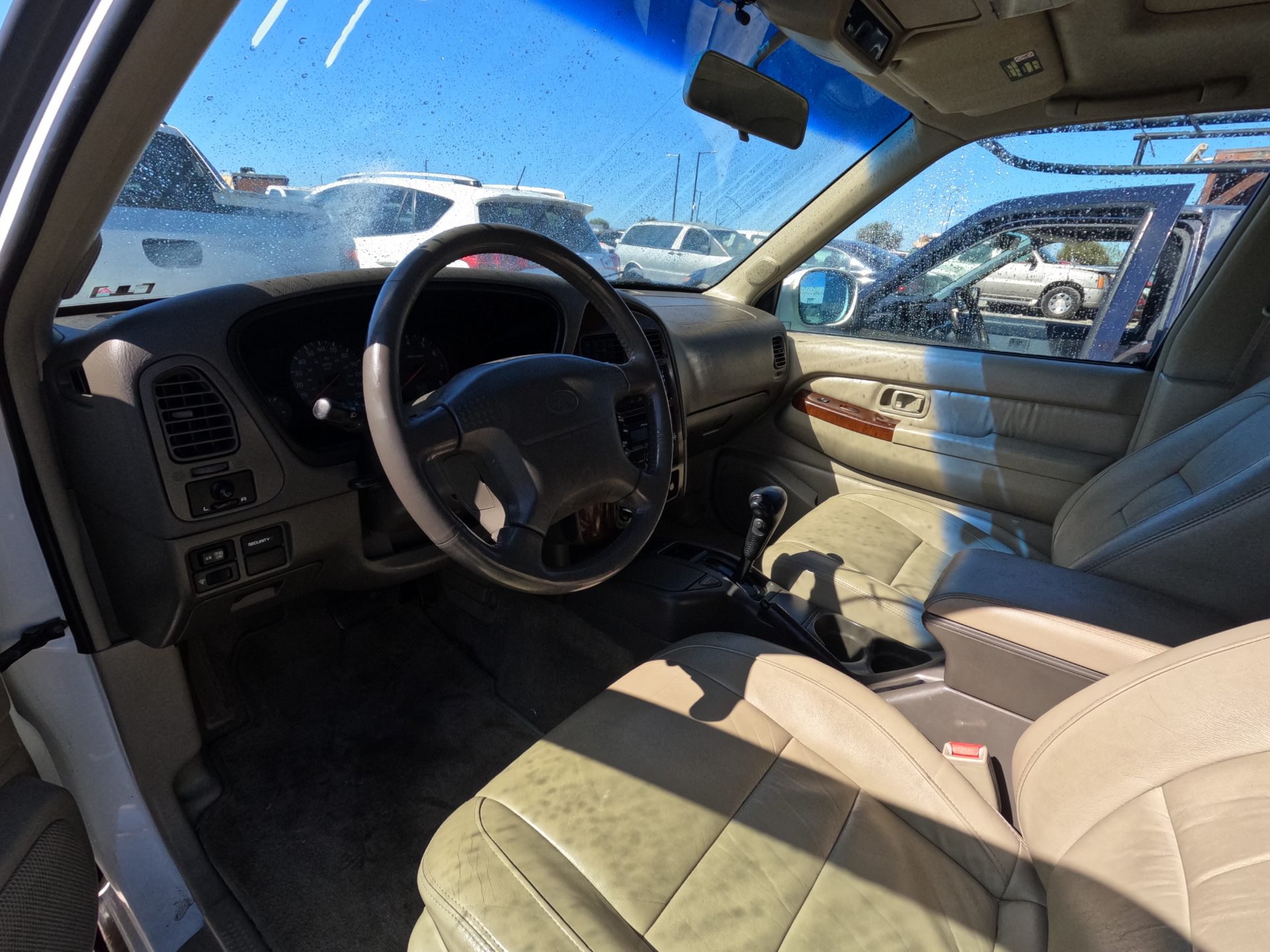 1999 INFINITI QX4 — thumbnail 3