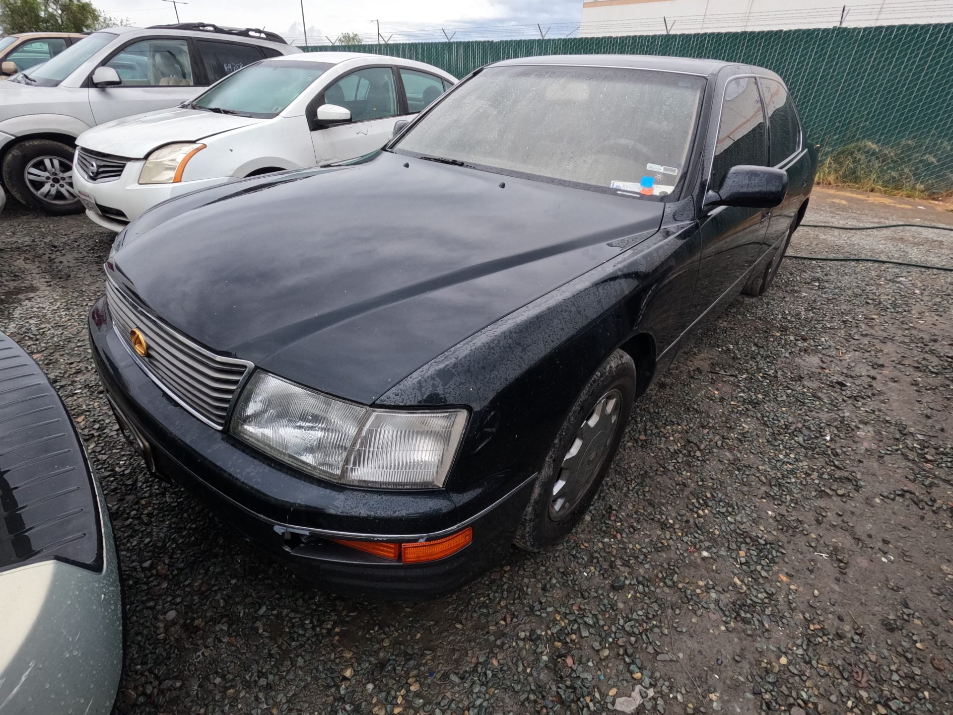 1995 LEXUS LS 400 — thumbnail 2