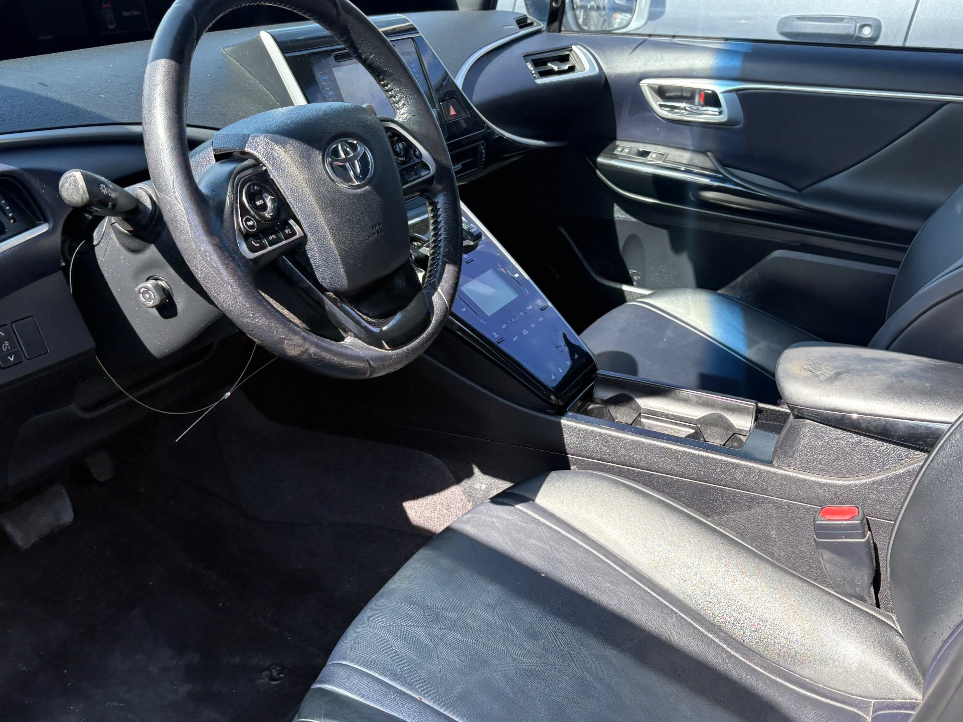 2017 TOYOTA MIRAI — thumbnail 3