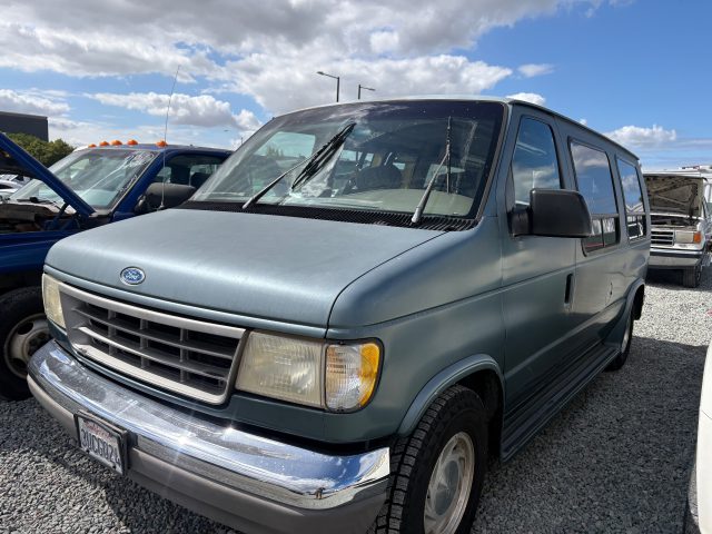 Vehicle: 1996 FORD E150 (Lot 206)