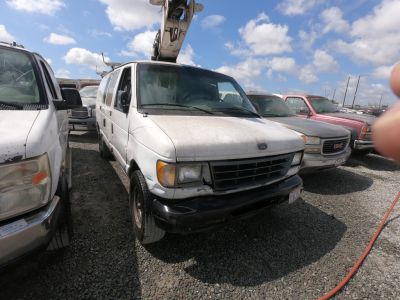 Vehicle: 1999 FORD E350 (Lot 210)