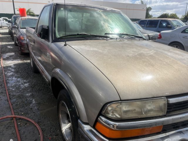Vehicle: 1998 CHEVY S10 (Lot 127)