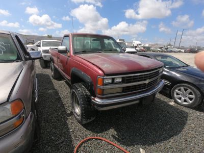 Vehicle: 1989 CHEVY GMT-400 (Lot 211)