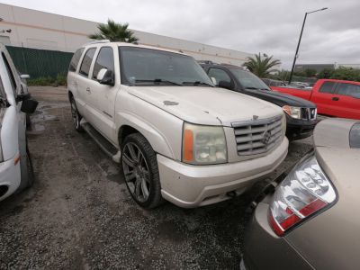 Vehicle: 2005 CADILLAC ESCALADE (Lot 83)