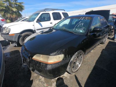 Vehicle: 2000 HONDA ACCORD (Lot 113)