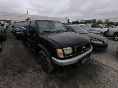 Vehicle: 1999 NISSAN FRONTIER (Lot 104)