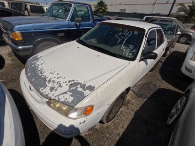 Vehicle: 2000 TOYOTA COROLLA (Lot 136)