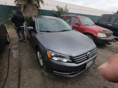 Vehicle: 2015 VOLKS PASSAT (Lot 48)
