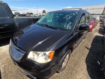 Vehicle: 2011 CHRYSLER TOWN AND COUNTRY (Lot 127)