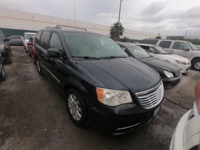 Vehicle: 2014 CHRYSLER T&C (Lot 14)