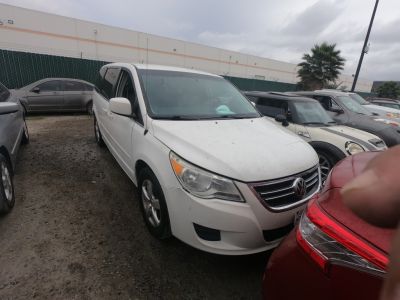Vehicle: 2010 VOLKS ROUTAN (Lot 16)