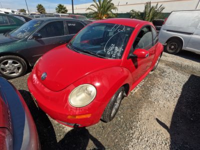 Vehicle: 2006 VOLKS BEETLE (Lot 172)