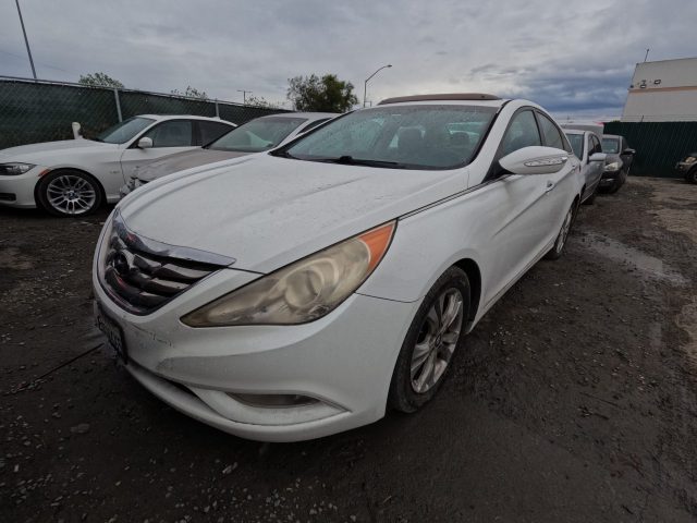 Vehicle: 2011 HYUNDAI SONATA (Lot 33)