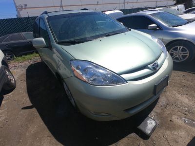 Vehicle: 2008 TOYOTA SIENNA (Lot 8)