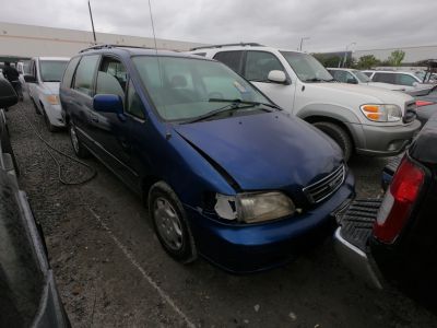 Vehicle: 1999 ISUZU OASIS (Lot 105)