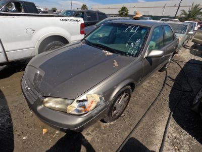 Vehicle: 1998 TOYOTA CAMRY (Lot 141)