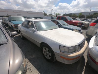 Vehicle: 1990 LEXUS LS 400 (Lot 146)