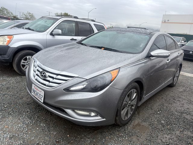 Vehicle: 2013 HYUNDAI SONATA (Lot 29)