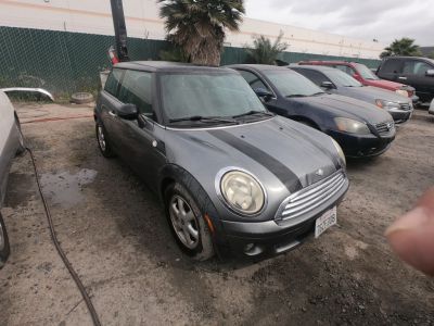 Vehicle: 2010 MINI COOPER (Lot 40)